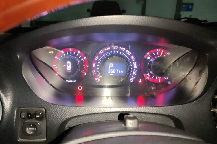 Used Luxgen Great 7 SUV 2012 Limited-Edition Sharp Edition 2.2T All-Wheel-Drive Prestige Model Instrument Cluster