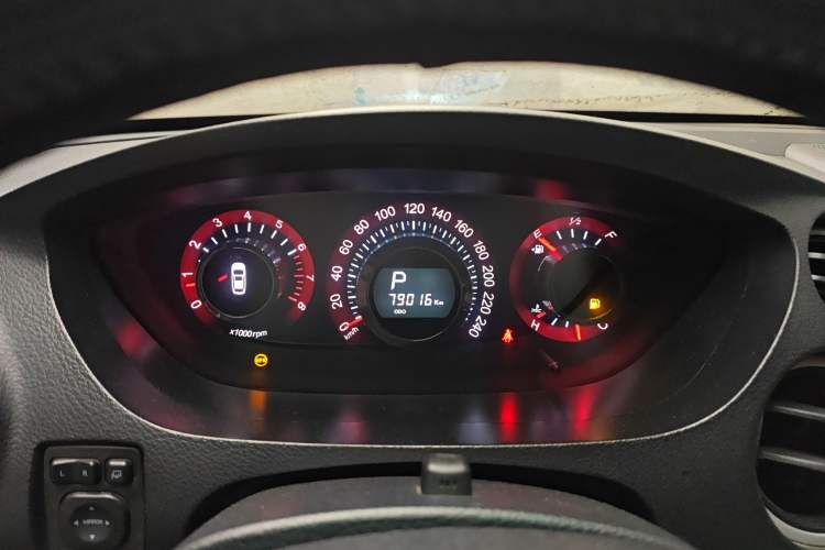 Used Luxgen Great 7 SUV 2012 Limited-Edition Sharp Model 2.2T Two-Wheel Drive Smart Version Instrument Cluster