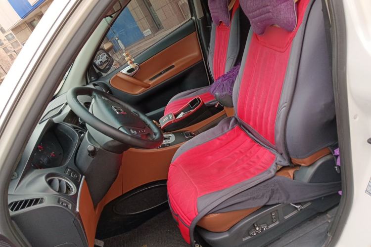 Used Luxgen Great 7 SUV 2012 Limited-Edition Sharp Model 2.2T Two-Wheel Drive Smart Version Left Front Seat