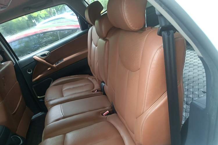 Used Luxgen Great 7 SUV 2012 Limited-Edition Sharp Edition 2.2T All-Wheel-Drive Prestige Model Left Rear Seat