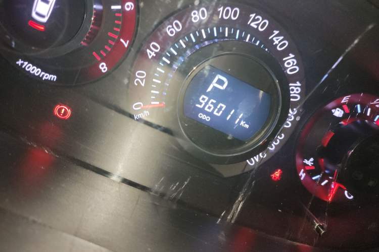 Used Luxgen Great 7 SUV 2012 Limited-Edition Sharp Edition 2.2T All-Wheel-Drive Prestige Model Odometer Close Up