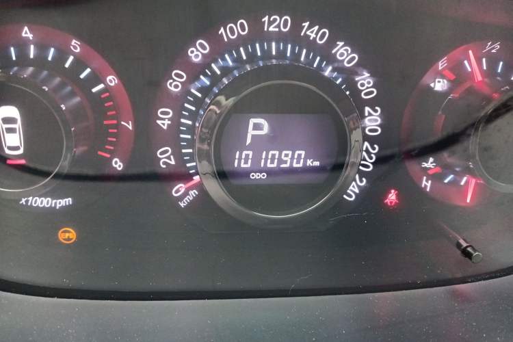 Used Luxgen Great 7 SUV 2012 Limited-Edition Sharp Model 2.2T Two-Wheel Drive Smart Version Odometer Close Up