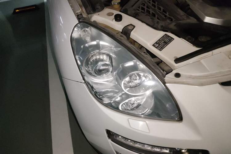 Used Luxgen Great 7 SUV 2012 Limited-Edition Sharp Edition 2.2T All-Wheel-Drive Prestige Model Right Front Headlight