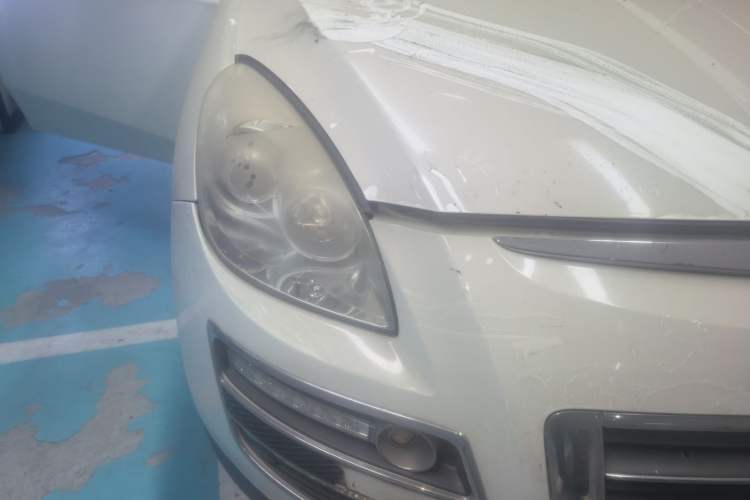 Used Luxgen Great 7 SUV 2012 2.2T Two-Wheel-Drive Flagship Version Right Front Headlight