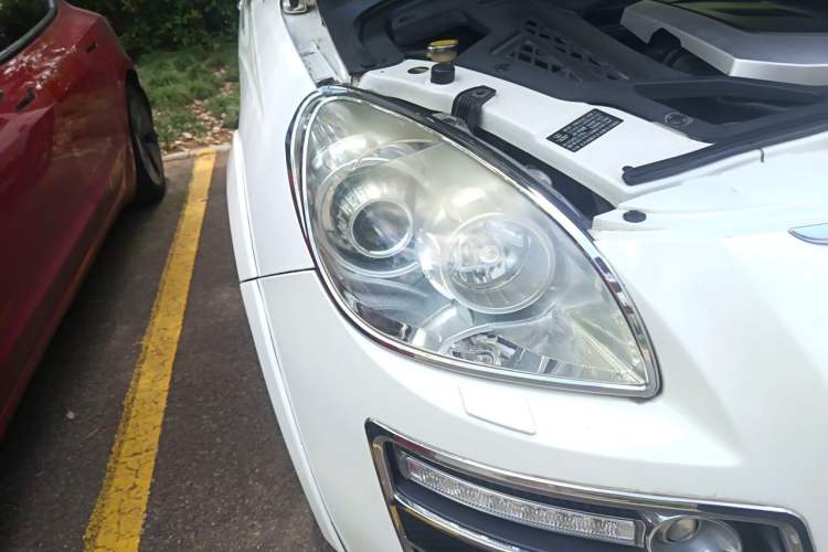 Used Luxgen Great 7 SUV 2012 Limited-Edition Sharp Edition 2.2T All-Wheel-Drive Prestige Model Right Front Headlight