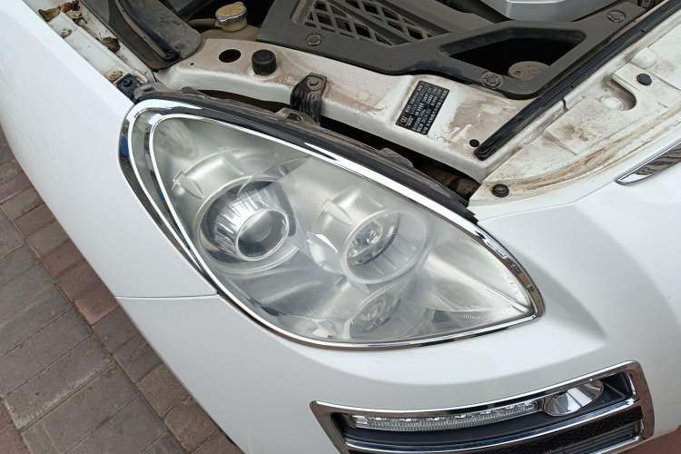 Used Luxgen Great 7 SUV 2012 Limited-Edition Sharp Model 2.2T Two-Wheel Drive Smart Version Right Front Headlight