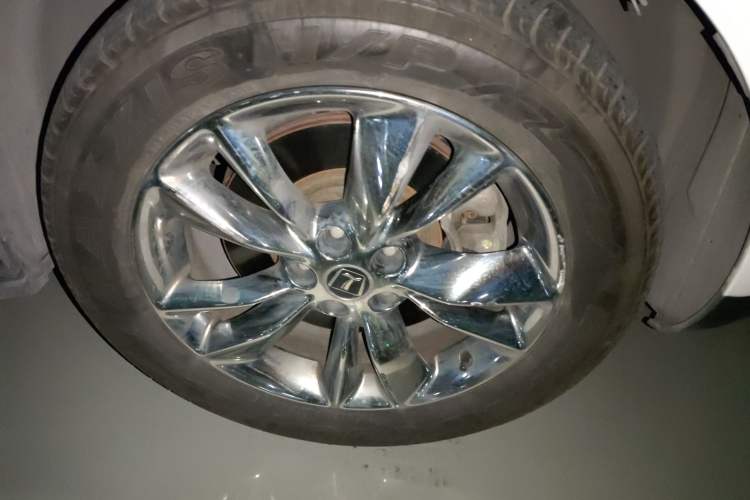 Used Luxgen Great 7 SUV 2012 Limited-Edition Sharp Edition 2.2T All-Wheel-Drive Prestige Model Right Front Wheel Hub