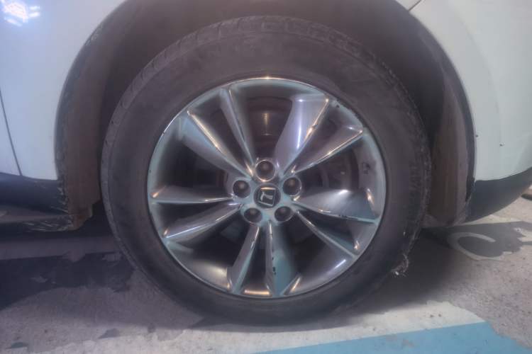 Used Luxgen Great 7 SUV 2012 2.2T Two-Wheel-Drive Flagship Version Right Front Wheel Hub