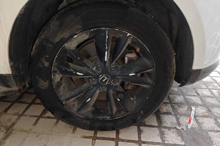 Used Luxgen Great 7 SUV 2012 Limited-Edition Sharp Model 2.2T Two-Wheel Drive Smart Version Right Front Wheel Hub