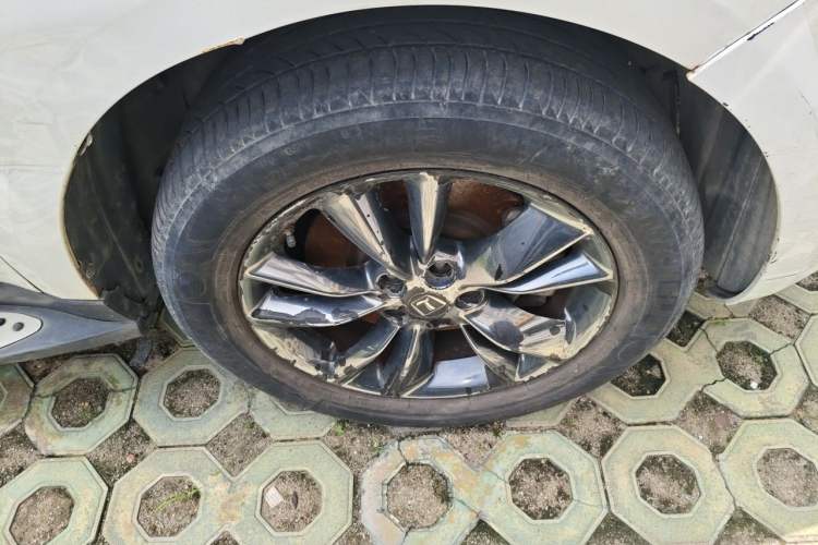 Used Luxgen Great 7 SUV 2012 Limited-Edition Sharp Model 2.2T Two-Wheel Drive Smart Version Right Front Wheel Hub