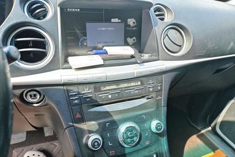 Used Luxgen Great 7 SUV 2012 Limited-Edition Sharp Model 2.2T Two-Wheel Drive Smart Version Audio And AC Panel