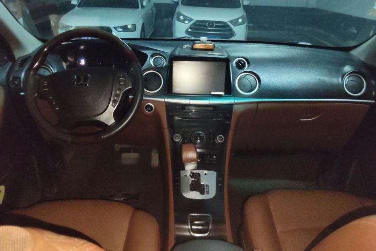 Used Luxgen Great 7 SUV 2012 Limited-Edition Sharp Model 2.2T Two-Wheel Drive Smart Version Center Console