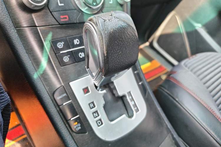 Used Luxgen Great 7 SUV 2012 Limited-Edition Sharp Model 2.2T Two-Wheel Drive Smart Version Gear Lever