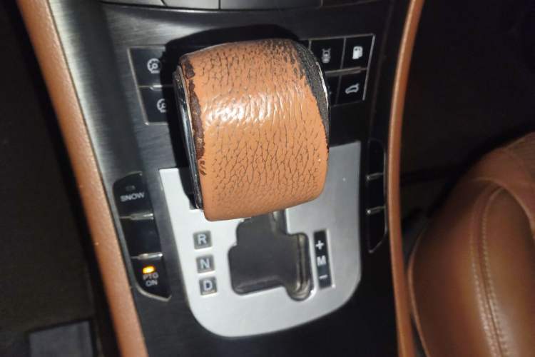 Used Luxgen Great 7 SUV 2012 Limited-Edition Sharp Model 2.2T Two-Wheel Drive Smart Version Gear Lever