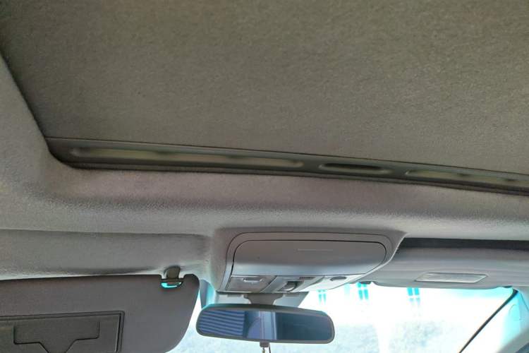 Used Luxgen Great 7 SUV 2012 Limited-Edition Sharp Model 2.2T Two-Wheel Drive Smart Version Headliner