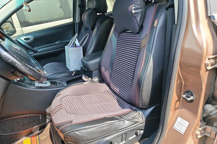 Used Luxgen Great 7 SUV 2012 Limited-Edition Sharp Model 2.2T Two-Wheel Drive Smart Version Left Front Seat