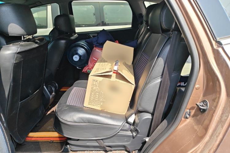 Used Luxgen Great 7 SUV 2012 Limited-Edition Sharp Model 2.2T Two-Wheel Drive Smart Version Left Rear Seat