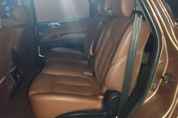 Used Luxgen Great 7 SUV 2012 Limited-Edition Sharp Model 2.2T Two-Wheel Drive Smart Version Left Rear Seat