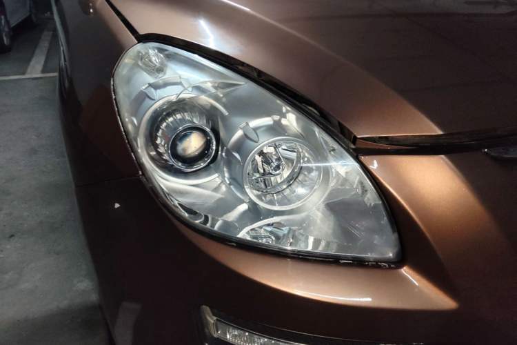 Used Luxgen Great 7 SUV 2012 Limited-Edition Sharp Model 2.2T Two-Wheel Drive Smart Version Right Front Headlight