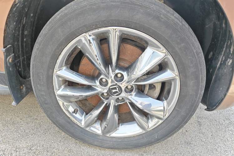 Used Luxgen Great 7 SUV 2012 Limited-Edition Sharp Model 2.2T Two-Wheel Drive Smart Version Right Front Wheel Hub
