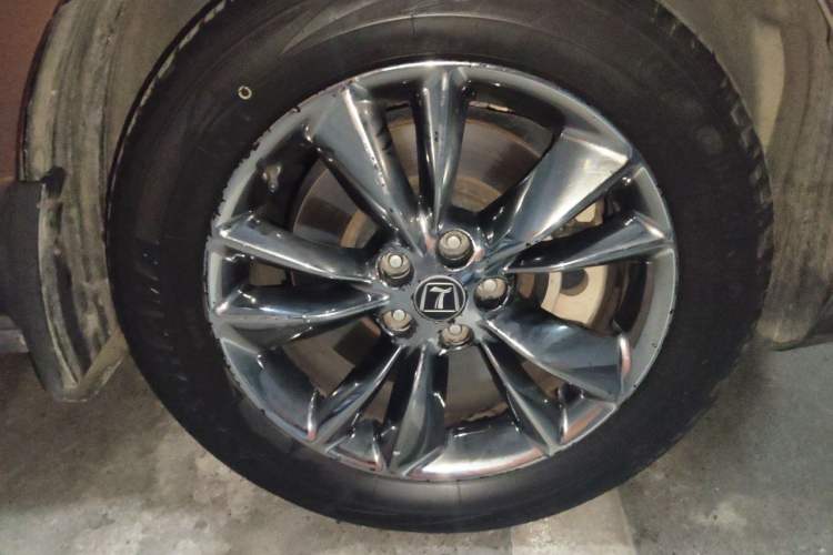 Used Luxgen Great 7 SUV 2012 Limited-Edition Sharp Model 2.2T Two-Wheel Drive Smart Version Right Front Wheel Hub