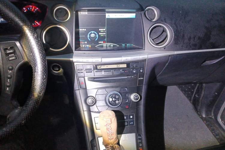 Used Luxgen Great 7 SUV 2013 Limited-Edition Sharp Edition 2.2T All-Wheel-Drive Prestige Model Audio And AC Panel