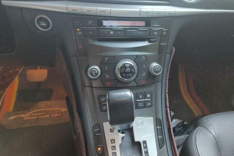 Used Luxgen Great 7 SUV 2013 Limited-Edition Sharp Model 2.2T Two-Wheel-Drive Smart Version Audio And AC Panel