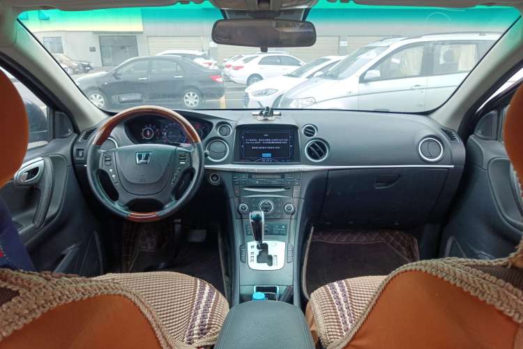 Used Luxgen Great 7 SUV 2013 Limited-Edition Sharp Model 2.2T Two-Wheel-Drive Smart Version Center Console