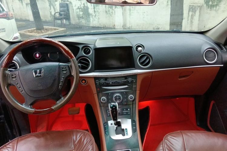 Used Luxgen Great 7 SUV 2013 Limited-Edition Sharp Model 2.2T Two-Wheel-Drive Smart Version Center Console