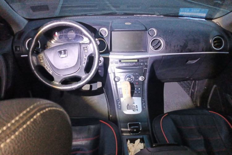 Used Luxgen Great 7 SUV 2013 Limited-Edition Sharp Edition 2.2T All-Wheel-Drive Prestige Model Center Console