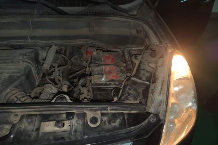 Used Luxgen Great 7 SUV 2013 Limited-Edition Sharp Model 2.2T Two-Wheel-Drive Smart Version Engine Bay Left