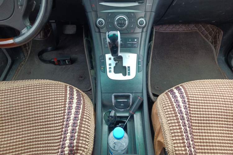 Used Luxgen Great 7 SUV 2013 Limited-Edition Sharp Model 2.2T Two-Wheel-Drive Smart Version Gear Lever