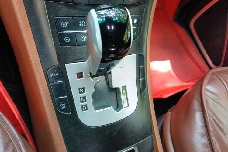 Used Luxgen Great 7 SUV 2013 Limited-Edition Sharp Model 2.2T Two-Wheel-Drive Smart Version Gear Lever