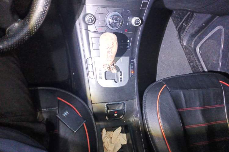 Used Luxgen Great 7 SUV 2013 Limited-Edition Sharp Edition 2.2T All-Wheel-Drive Prestige Model Gear Lever