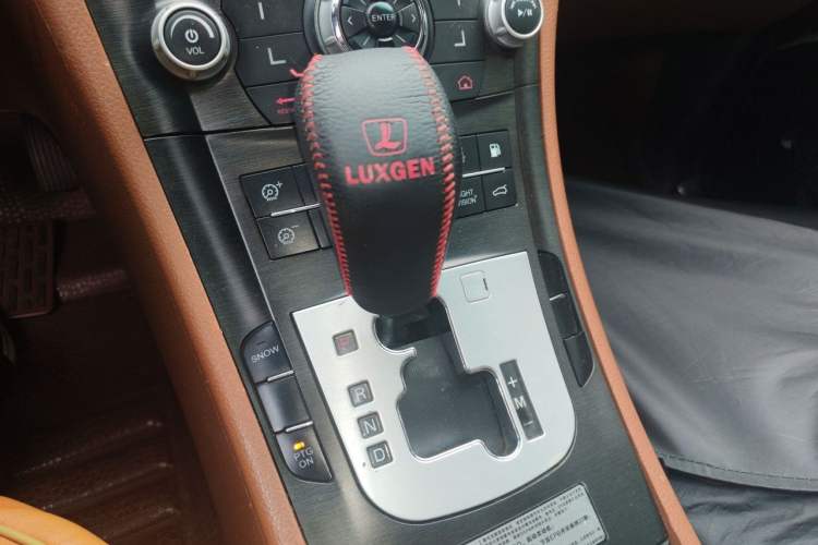 Used Luxgen Great 7 SUV 2013 Limited-Edition Sharp Model 2.2T Two-Wheel-Drive Smart Version Gear Lever