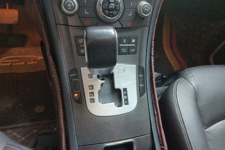 Used Luxgen Great 7 SUV 2013 Limited-Edition Sharp Model 2.2T Two-Wheel-Drive Smart Version Gear Lever