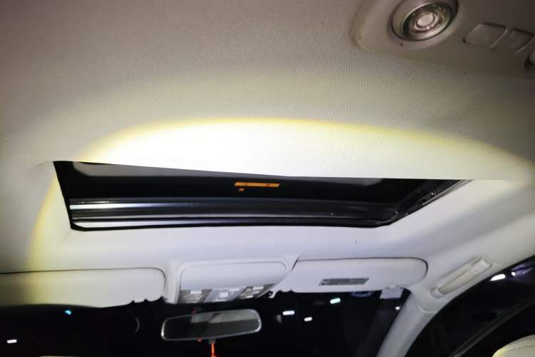 Used Luxgen Great 7 SUV 2013 Limited-Edition Sharp Edition 2.2T All-Wheel-Drive Prestige Model Headliner
