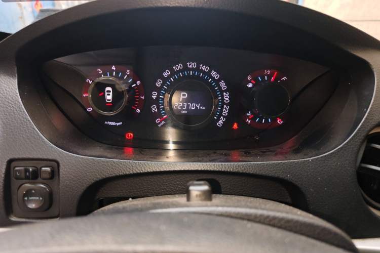 Used Luxgen Great 7 SUV 2013 Limited-Edition Sharp Model 2.2T Two-Wheel-Drive Smart Version Instrument Cluster