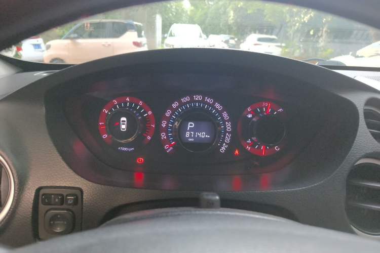 Used Luxgen Great 7 SUV 2013 Limited-Edition Sharp Model 2.2T Two-Wheel-Drive Smart Version Instrument Cluster