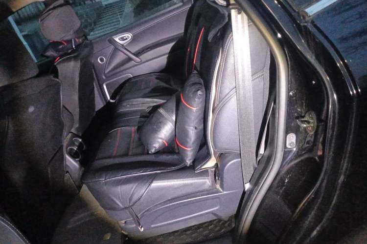 Used Luxgen Great 7 SUV 2013 Limited-Edition Sharp Edition 2.2T All-Wheel-Drive Prestige Model Left Rear Seat