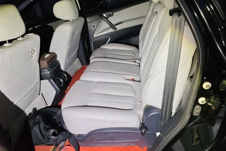 Used Luxgen Great 7 SUV 2013 Limited-Edition Sharp Edition 2.2T All-Wheel-Drive Prestige Model Left Rear Seat