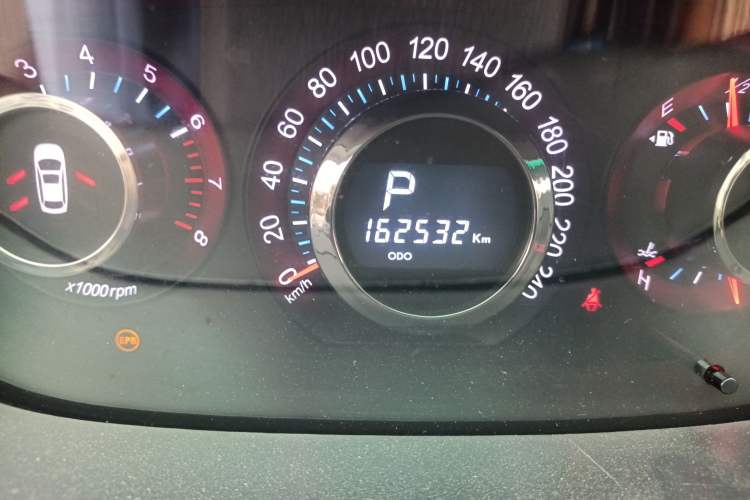 Used Luxgen Great 7 SUV 2013 Limited-Edition Sharp Model 2.2T Two-Wheel-Drive Smart Version Odometer Close Up