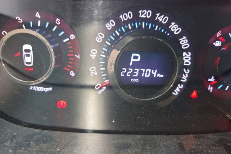 Used Luxgen Great 7 SUV 2013 Limited-Edition Sharp Model 2.2T Two-Wheel-Drive Smart Version Odometer Close Up