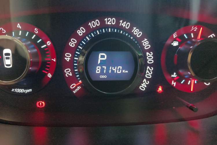 Used Luxgen Great 7 SUV 2013 Limited-Edition Sharp Model 2.2T Two-Wheel-Drive Smart Version Odometer Close Up