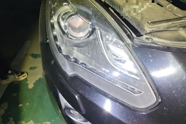 Used Luxgen Great 7 SUV 2013 Limited-Edition Sharp Edition 2.2T All-Wheel-Drive Prestige Model Right Front Headlight