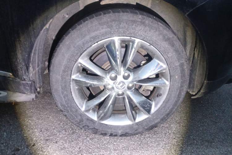 Used Luxgen Great 7 SUV 2013 Limited-Edition Sharp Edition 2.2T All-Wheel-Drive Prestige Model Right Front Wheel Hub