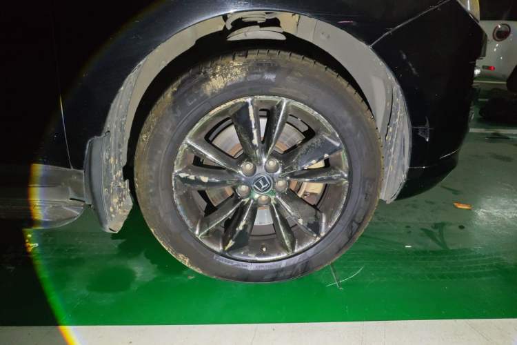 Used Luxgen Great 7 SUV 2013 Limited-Edition Sharp Model 2.2T Two-Wheel-Drive Smart Version Right Front Wheel Hub