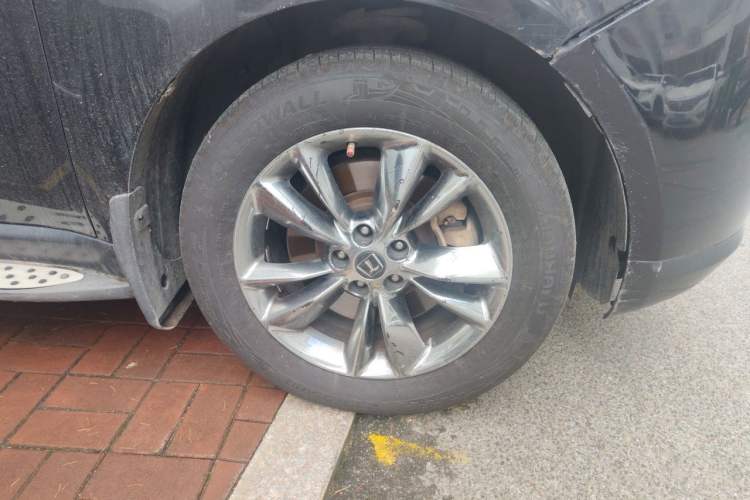 Used Luxgen Great 7 SUV 2013 Limited-Edition Sharp Model 2.2T Two-Wheel-Drive Smart Version Right Front Wheel Hub