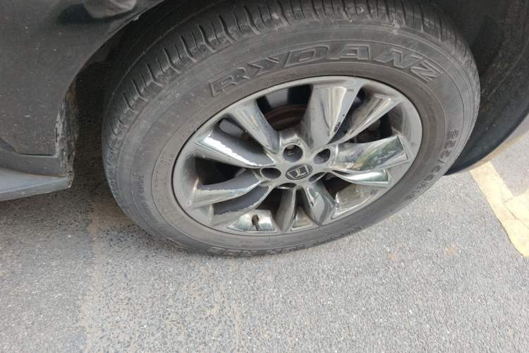 Used Luxgen Great 7 SUV 2013 Limited-Edition Sharp Model 2.2T Two-Wheel-Drive Smart Version Right Front Wheel Hub