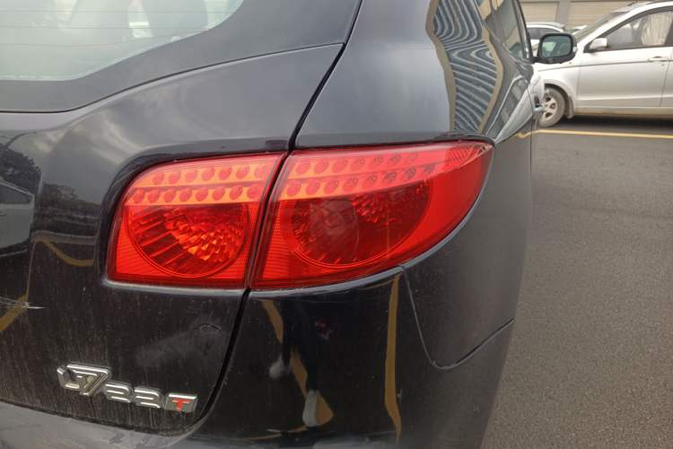 Used Luxgen Great 7 SUV 2013 Limited-Edition Sharp Model 2.2T Two-Wheel-Drive Smart Version Right Rear Taillight